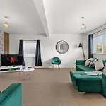 The Grand Retreat - Games - Garden