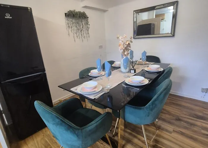 The Grand Retreat - Games - Garden Vakantiehuis Bristol