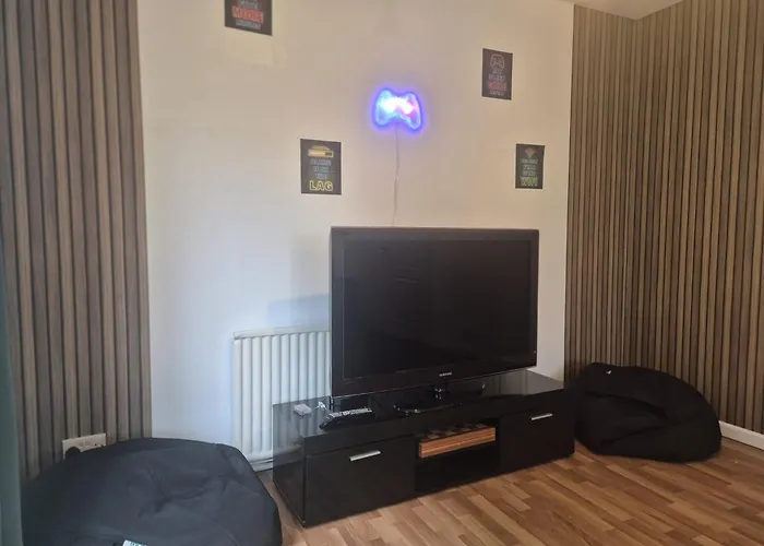 The Grand Retreat - Games - Garden * Bristol