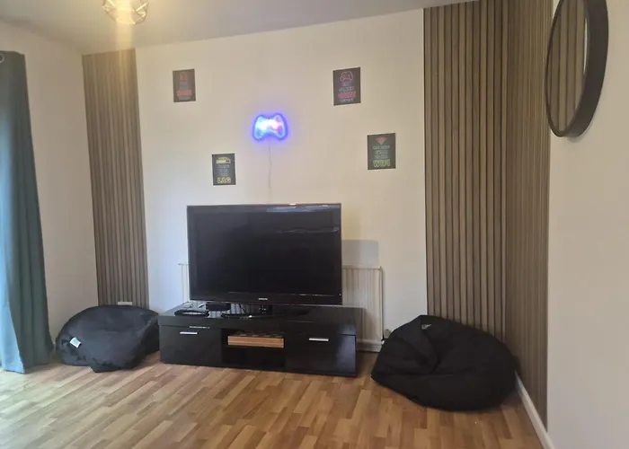 The Grand Retreat - Games - Garden * Bristol