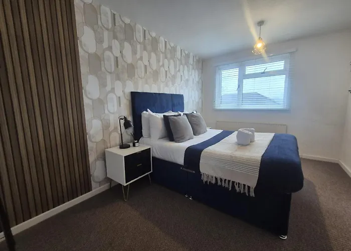 The Grand Retreat - Games - Garden * Bristol