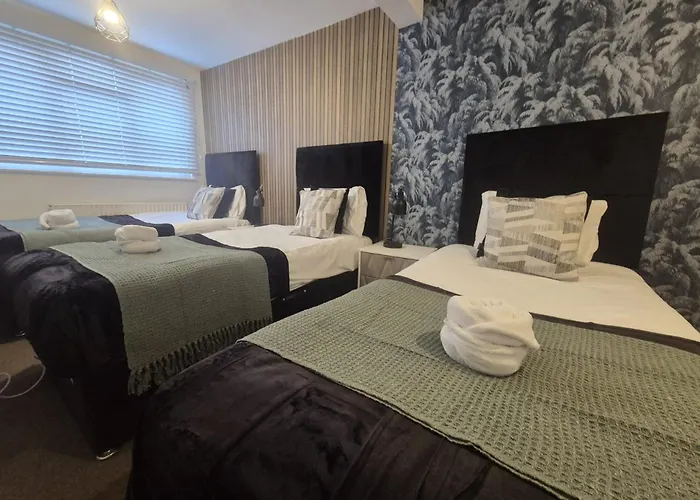 The Grand Retreat - Games - Garden * Bristol