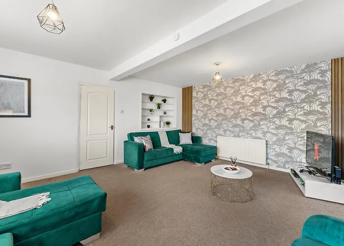 The Grand Retreat - Games - Garden * Bristol